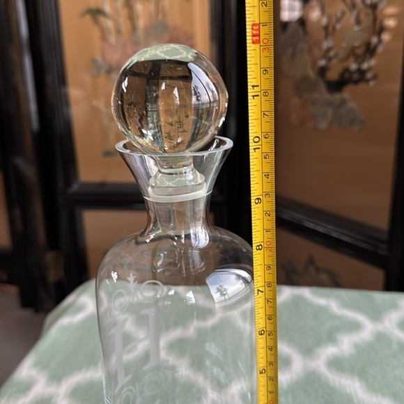 Glass Decanter with Monogram H - Picture 8 of 8